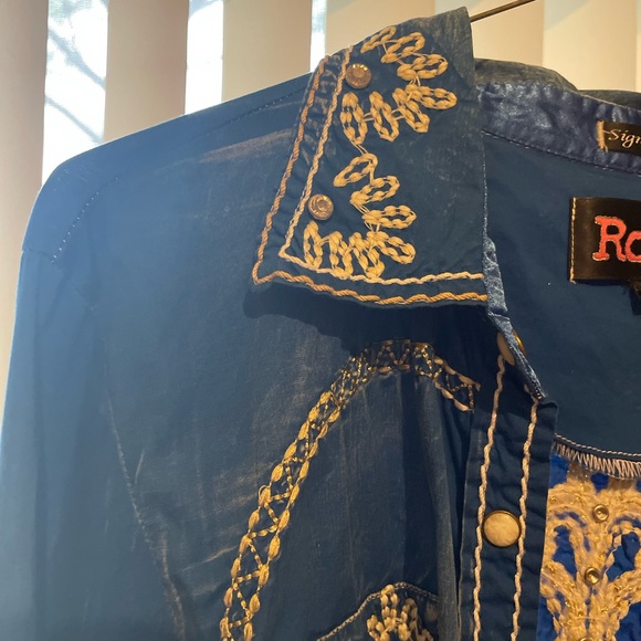 ROAR Embroidered Embellished Fitted Shirt - Picture 4 of 11